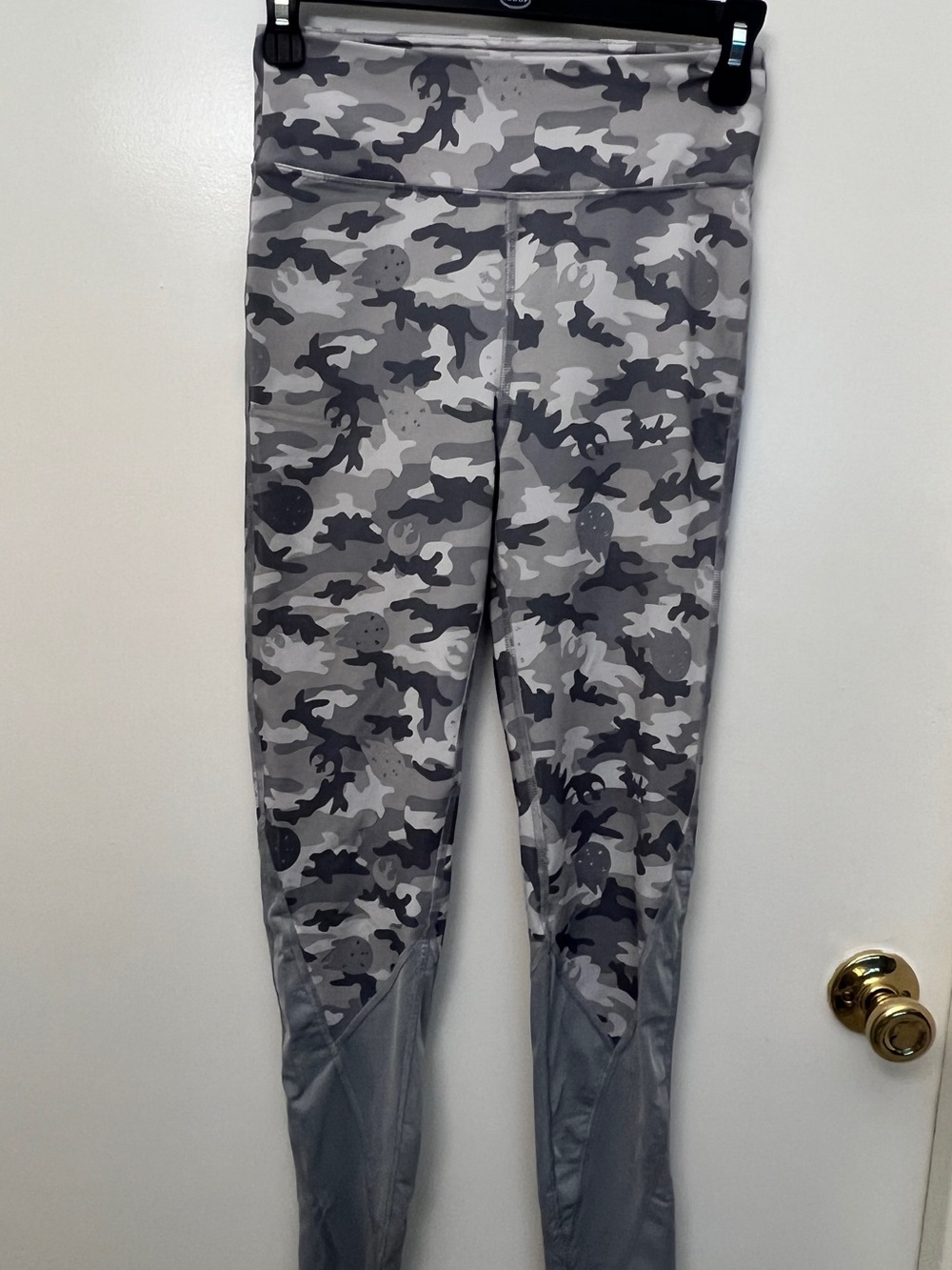 Her Universe Gray Camo Star Wars Leggings